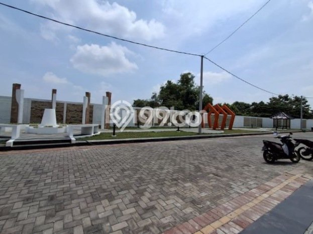 HOT DEAL! Jual Rumah Berkualitas area Gentan, Solo, LT 84m2m² Luas Bangunan 80m2m² HOT DEAL! Jual Rumah Berkualitas area Gentan, Solo, LT 84m2m² Luas Bangunan 80m2m²