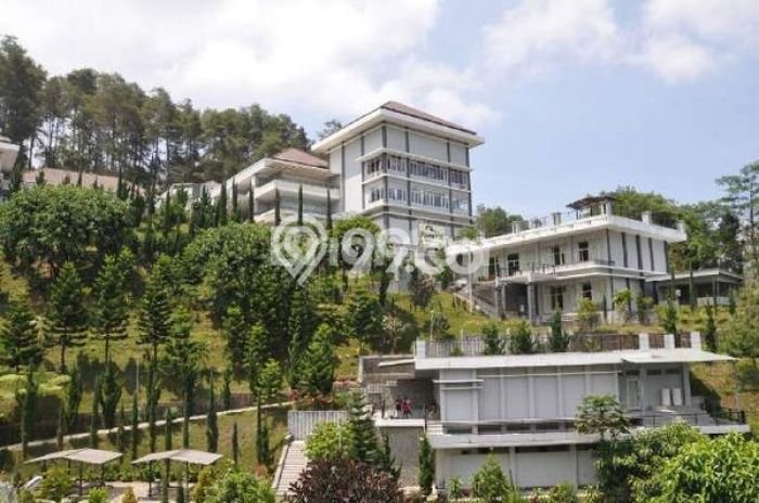 Rumah Strategis dengan Luas Tanah 41846m2m² di Lokasi Tawangmangu, Solo Rumah Strategis dengan Luas Tanah 41846m2m² di Lokasi Tawangmangu, Solo