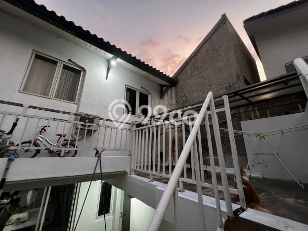 Dijual Hunian Rumah Terawat 4 Kamar di Cirendeu, Jakarta Selatan Dijual Hunian Rumah Terawat 4 Kamar di Cirendeu, Jakarta Selatan