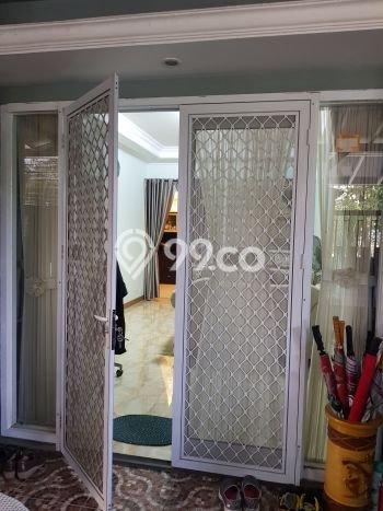 For Sale Rumah 5 Kamar Lokasi Ideal Bagus dan Strategis di Tangerang For Sale Rumah 5 Kamar Lokasi Ideal Bagus dan Strategis di Tangerang