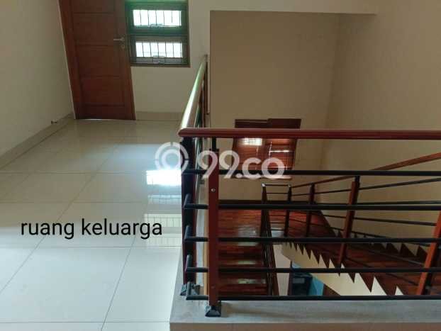 Disewakan Rumah Murah di Jatiwaringin Jakarta Timur Punya 5 KT Disewakan Rumah Murah di Jatiwaringin Jakarta Timur Punya 5 KT
