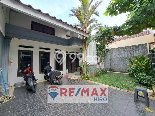 For Sale Hunian Rumah Terawat 5 Kamar di Galaxy, Bekasi For Sale Hunian Rumah Terawat 5 Kamar di Galaxy, Bekasi