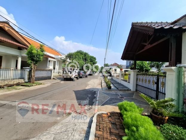 Ready to Use! Luxury House LT 709m2 Desain Elegan di Jaka Permai Ready to Use! Luxury House LT 709m2 Desain Elegan di Jaka Permai