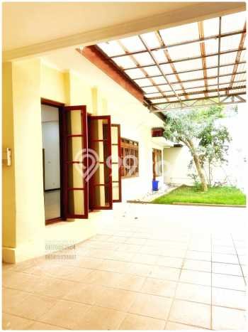 Rumah area Menteng, Lingkungan Asri, 2 KM Rumah area Menteng, Lingkungan Asri, 2 KM