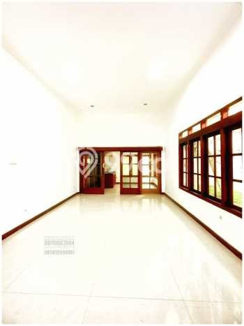 Rumah area Menteng, Lingkungan Asri, 2 KM Rumah area Menteng, Lingkungan Asri, 2 KM