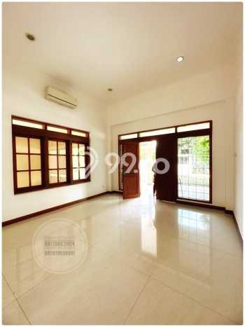 Rumah area Menteng, Lingkungan Asri, 2 KM Rumah area Menteng, Lingkungan Asri, 2 KM
