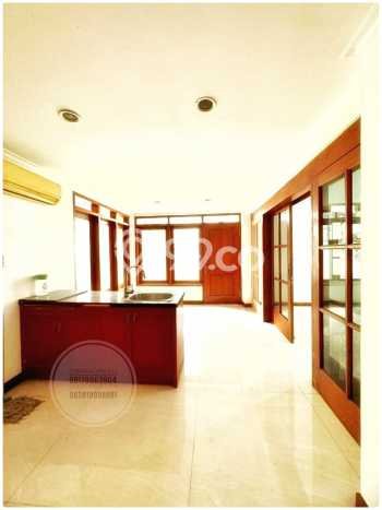 Rumah area Menteng, Lingkungan Asri, 2 KM Rumah area Menteng, Lingkungan Asri, 2 KM
