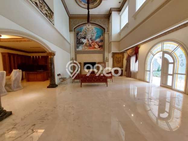 Jual Cepat Rumah dengan 4 Kamar Tidur dan 4 Kamar Mandi di Kawasan Kemang, Jakarta Selatan Jual Cepat Rumah dengan 4 Kamar Tidur dan 4 Kamar Mandi di Kawasan Kemang, Jakarta Selatan