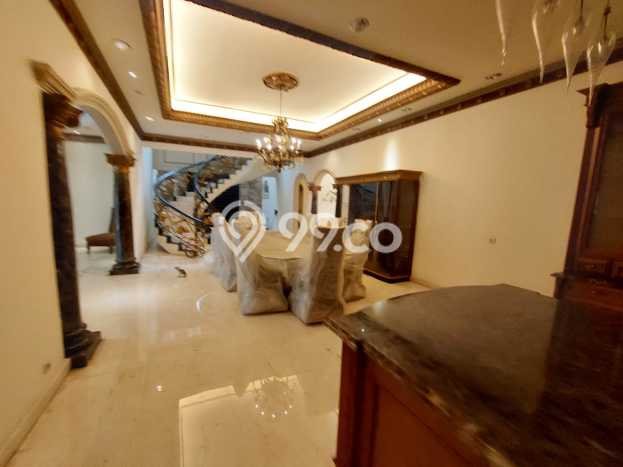 Jual Cepat Rumah dengan 4 Kamar Tidur dan 4 Kamar Mandi di Kawasan Kemang, Jakarta Selatan Jual Cepat Rumah dengan 4 Kamar Tidur dan 4 Kamar Mandi di Kawasan Kemang, Jakarta Selatan