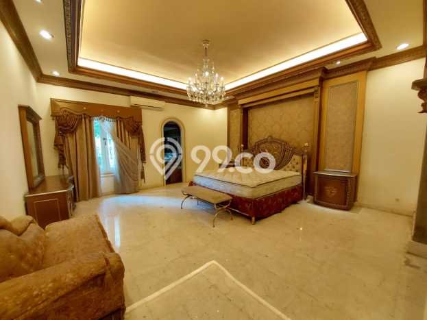 Jual Cepat Rumah dengan 4 Kamar Tidur dan 4 Kamar Mandi di Kawasan Kemang, Jakarta Selatan Jual Cepat Rumah dengan 4 Kamar Tidur dan 4 Kamar Mandi di Kawasan Kemang, Jakarta Selatan