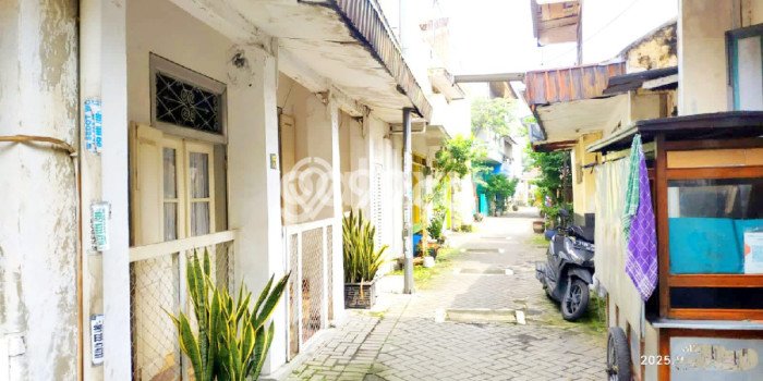 Hunian Cantik Modern Lb 140m2 di Genteng, Surabaya Hunian Cantik Modern Lb 140m2 di Genteng, Surabaya