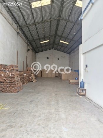 Gudang Bagus LT 303m2 LB 330m2 Dijual di Driyorejo Gresik Gudang Bagus LT 303m2 LB 330m2 Dijual di Driyorejo Gresik