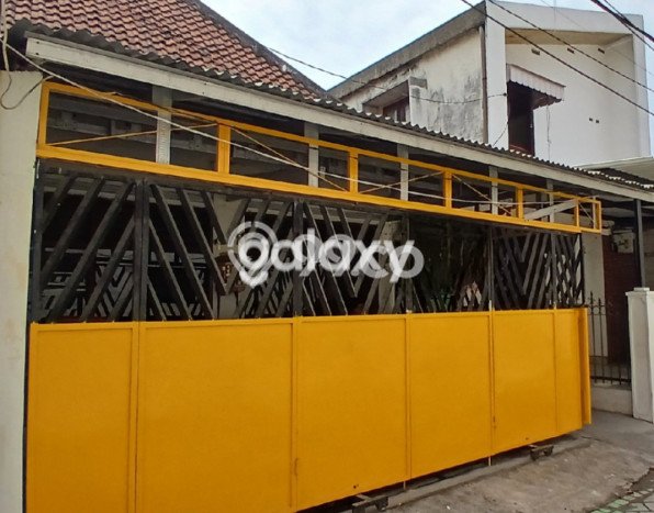Rumah Strategis Modern Lb 203m2 di Genteng, Surabaya Rumah Strategis Modern Lb 203m2 di Genteng, Surabaya