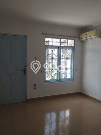 Disewakan! Rumah 3 Kamar Tidur &
3 Kamar Mandi di Cengkareng Barat, Jakarta Barat Disewakan! Rumah 3 Kamar Tidur &
3 Kamar Mandi di Cengkareng Barat, Jakarta Barat