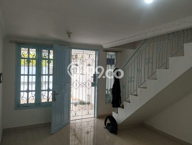 Disewakan! Rumah 3 Kamar Tidur &
3 Kamar Mandi di Cengkareng Barat, Jakarta Barat Disewakan! Rumah 3 Kamar Tidur &
3 Kamar Mandi di Cengkareng Barat, Jakarta Barat