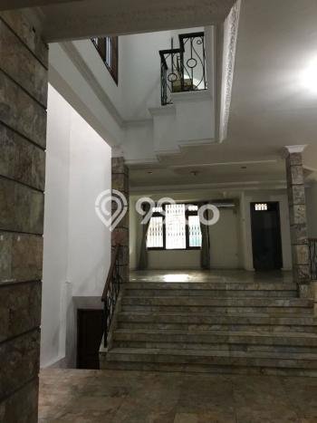 Rumah Elit Modern Tanpa Renovasi di Senopati Jakarta Selatan Rumah Elit Modern Tanpa Renovasi di Senopati Jakarta Selatan