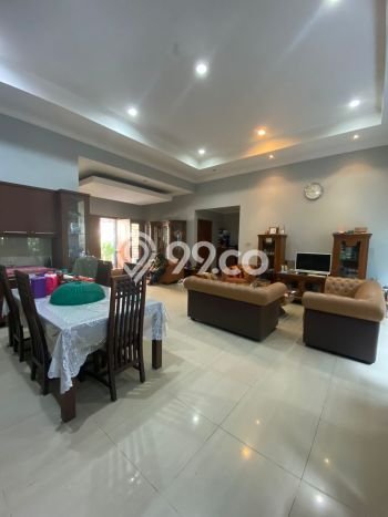 Siap Huni Rumah Mewah 3 Kamar di Kebayoran Lama Dekat ke Mana Saja Siap Huni Rumah Mewah 3 Kamar di Kebayoran Lama Dekat ke Mana Saja