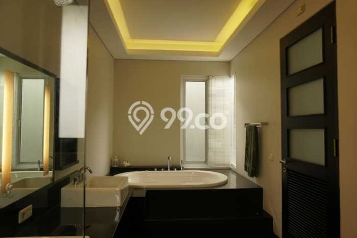 Ready to Use! Premium House LT 225m2 Desain Elegan di Kemang Ready to Use! Premium House LT 225m2 Desain Elegan di Kemang