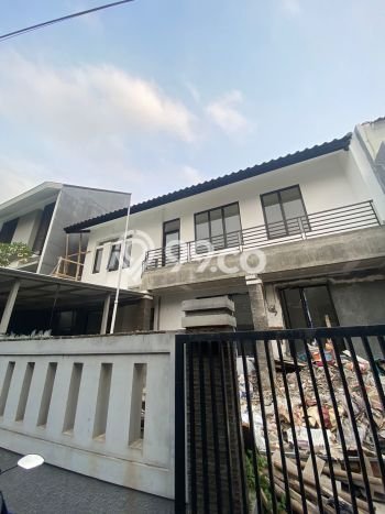 Rumah Elit Modern Tanpa Renovasi di Senopati Jakarta Selatan Rumah Elit Modern Tanpa Renovasi di Senopati Jakarta Selatan