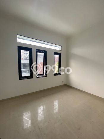 Rumah Elit Modern Tanpa Renovasi di Senopati Jakarta Selatan Rumah Elit Modern Tanpa Renovasi di Senopati Jakarta Selatan