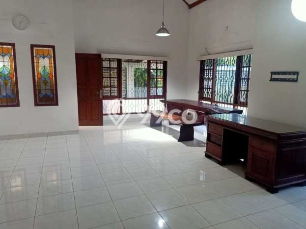 Rumah Nyaman di Cilandak, 2 KM, Area Strategis, LT 200m2m² Bangunan 200m2m² Rumah Nyaman di Cilandak, 2 KM, Area Strategis, LT 200m2m² Bangunan 200m2m²