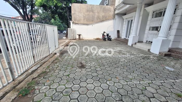 Sewa Rumah Strategis LT 315m2 / LB 750m2 di Gandaria, Jakarta Selatan Sewa Rumah Strategis LT 315m2 / LB 750m2 di Gandaria, Jakarta Selatan