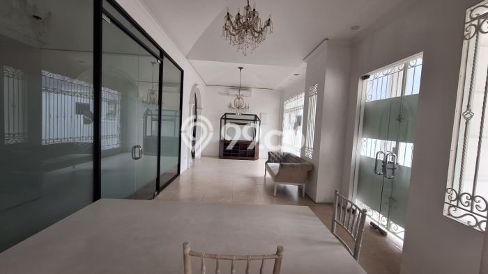 Sewa Rumah Strategis LT 315m2 / LB 750m2 di Gandaria, Jakarta Selatan Sewa Rumah Strategis LT 315m2 / LB 750m2 di Gandaria, Jakarta Selatan