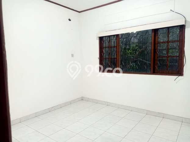 Rumah Nyaman di Cilandak, 2 KM, Area Strategis, LT 200m2m² Bangunan 200m2m² Rumah Nyaman di Cilandak, 2 KM, Area Strategis, LT 200m2m² Bangunan 200m2m²