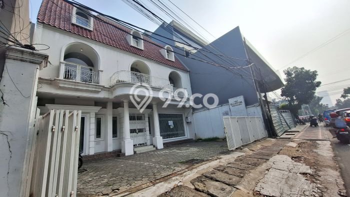 Sewa Rumah Strategis LT 315m2 / LB 750m2 di Gandaria, Jakarta Selatan Sewa Rumah Strategis LT 315m2 / LB 750m2 di Gandaria, Jakarta Selatan