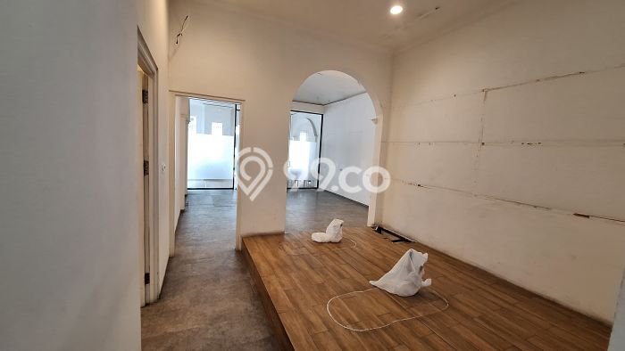 Sewa Rumah Strategis LT 315m2 / LB 750m2 di Gandaria, Jakarta Selatan Sewa Rumah Strategis LT 315m2 / LB 750m2 di Gandaria, Jakarta Selatan
