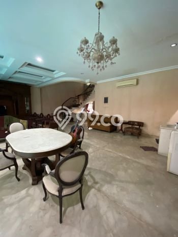 Rumah Terawat di Senopati, Jakarta Selatan, LT 330m² Bangunan 400m² DIJUAL CEPAT! Rumah Terawat di Senopati, Jakarta Selatan, LT 330m² Bangunan 400m² DIJUAL CEPAT!
