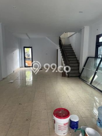 Disewakan Ruko di Gatot Subroto, Luas 350m², Kawasan Berkembang Disewakan Ruko di Gatot Subroto, Luas 350m², Kawasan Berkembang