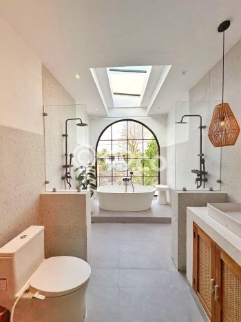 Rumah Mewah LB 190m2 Siap Huni Desain Elegan di Tumbak Bayuh, Badung Rumah Mewah LB 190m2 Siap Huni Desain Elegan di Tumbak Bayuh, Badung