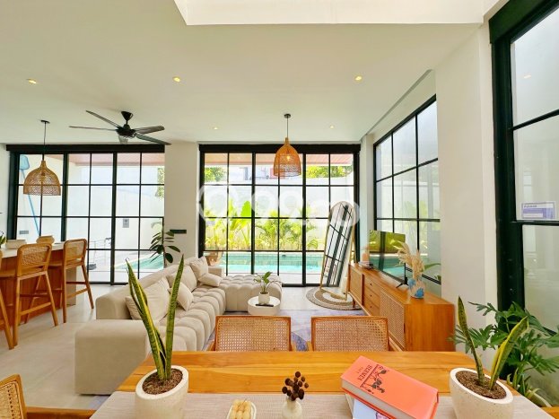 Rumah Mewah LB 190m2 Siap Huni Desain Elegan di Tumbak Bayuh, Badung Rumah Mewah LB 190m2 Siap Huni Desain Elegan di Tumbak Bayuh, Badung
