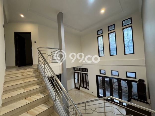 Jual Rumah Mewah Elegan Dengan View Eksklusif di Taman Holis Indah, Bandung Jual Rumah Mewah Elegan Dengan View Eksklusif di Taman Holis Indah, Bandung