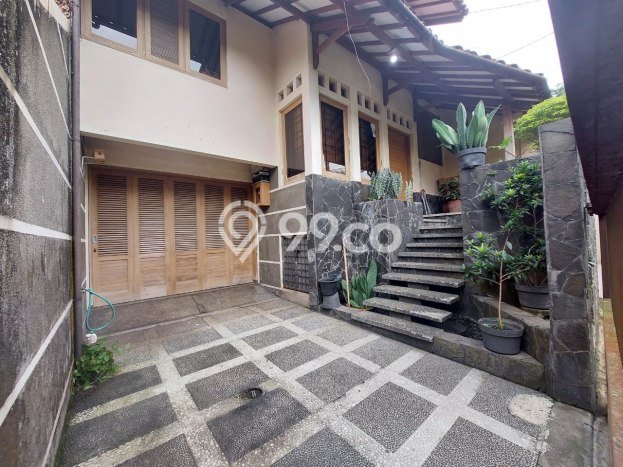 Rumah Modern 6 KT di Tubagus Ismail Bandung Semi Furnished Rumah Modern 6 KT di Tubagus Ismail Bandung Semi Furnished
