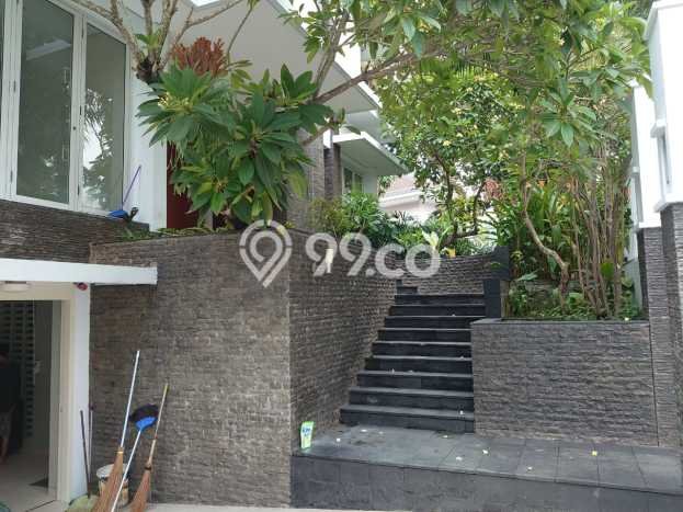 Hunian Modern dengan LT 589m2 & LB 460m2 Dikontrakkan di Pondok Indah Hunian Modern dengan LT 589m2 & LB 460m2 Dikontrakkan di Pondok Indah