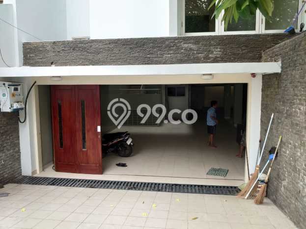 Hunian Modern dengan LT 589m2 & LB 460m2 Dikontrakkan di Pondok Indah Hunian Modern dengan LT 589m2 & LB 460m2 Dikontrakkan di Pondok Indah