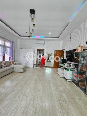 Rumah Elit Modern Tanpa Renovasi di Warung Buncit Jakarta Selatan Rumah Elit Modern Tanpa Renovasi di Warung Buncit Jakarta Selatan
