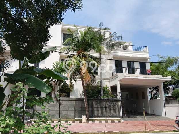 Rumah Mewah LB 420m2 Siap Pakai Desain Elegan di Galaxy, Bekasi Rumah Mewah LB 420m2 Siap Pakai Desain Elegan di Galaxy, Bekasi