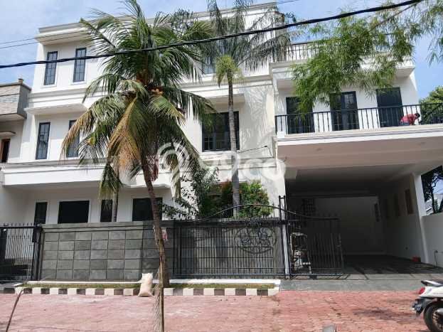 Rumah Mewah LB 420m2 Siap Pakai Desain Elegan di Galaxy, Bekasi Rumah Mewah LB 420m2 Siap Pakai Desain Elegan di Galaxy, Bekasi