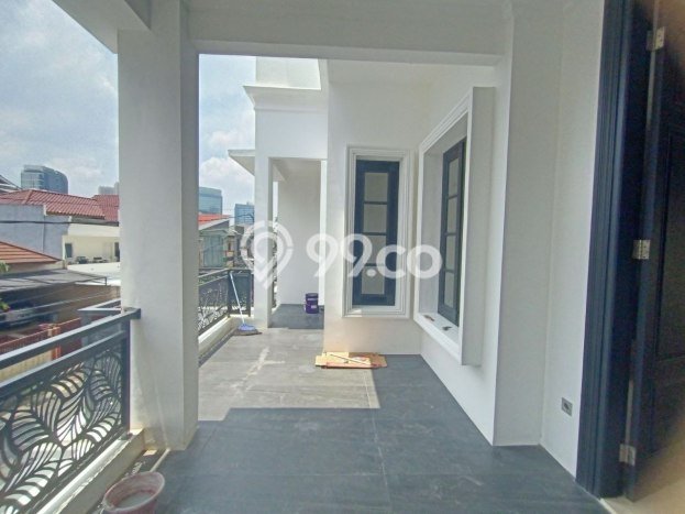 Rumah Elit LB 420m2 Siap Pakai Desain Elegan di Galaxy, Bekasi Rumah Elit LB 420m2 Siap Pakai Desain Elegan di Galaxy, Bekasi