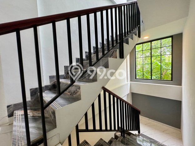 Ruko Dijual di Jakarta Barat LT 85m2 & LB 200m2 Lokasi Terbaik! Ruko Dijual di Jakarta Barat LT 85m2 & LB 200m2 Lokasi Terbaik!