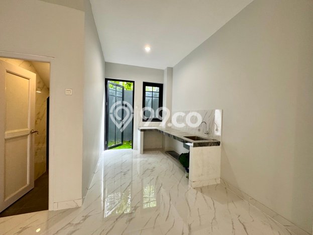 Ruko Dijual di Jakarta Barat LT 85m2 & LB 200m2 Lokasi Terbaik! Ruko Dijual di Jakarta Barat LT 85m2 & LB 200m2 Lokasi Terbaik!