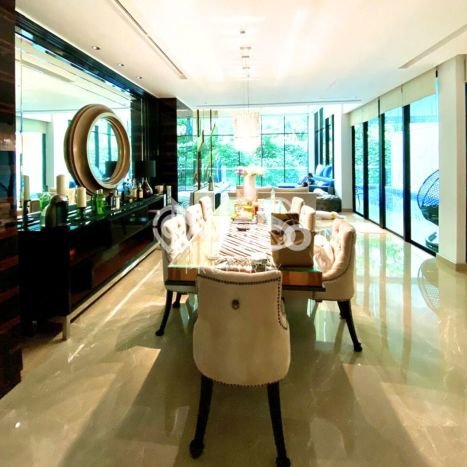 For Sale! Luxury House LT 180m2 Desain Modern di Pakubuwono For Sale! Luxury House LT 180m2 Desain Modern di Pakubuwono