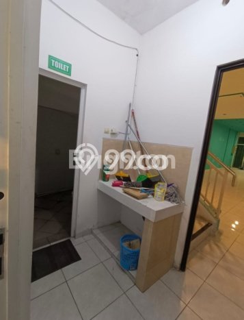 Ruko Dijual di Salatiga LT 128m2 & LB 200m2 Lokasi Terbaik! Ruko Dijual di Salatiga LT 128m2 & LB 200m2 Lokasi Terbaik!