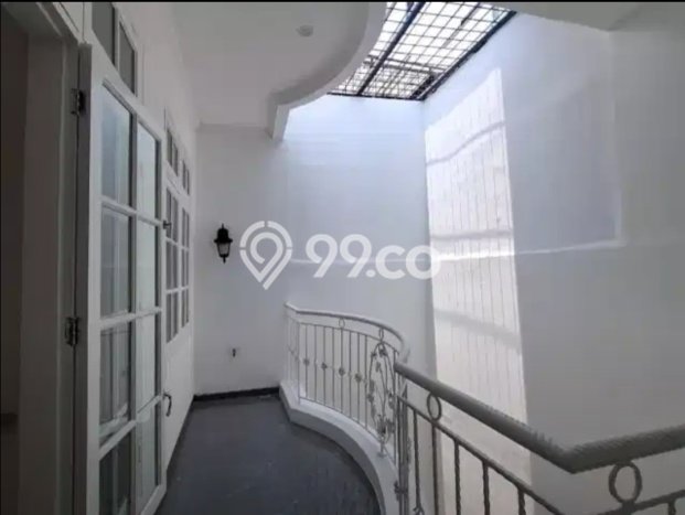 Rumah Elit LB 275m2 Siap Pakai Desain Elegan di Legenda Wisata, Jakarta Timur Rumah Elit LB 275m2 Siap Pakai Desain Elegan di Legenda Wisata, Jakarta Timur