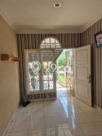 PRIME PROPERTY! Rumah di Legenda Wisata, 5 KT, Lingkungan Elite, Luas 215m² Bangunan 220m² PRIME PROPERTY! Rumah di Legenda Wisata, 5 KT, Lingkungan Elite, Luas 215m² Bangunan 220m²