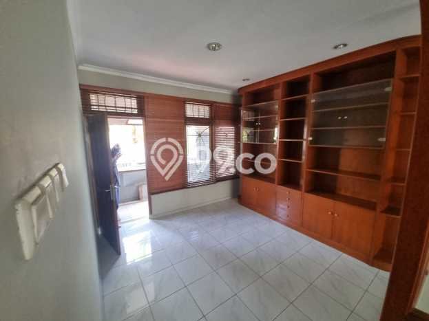 Rumah Elit LB 264m2 Siap Pakai Desain Elegan di Sektor 9-Bintaro, Tangerang Selatan Rumah Elit LB 264m2 Siap Pakai Desain Elegan di Sektor 9-Bintaro, Tangerang Selatan