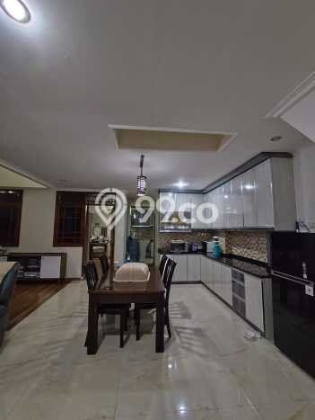 For Sale! Premium House LT 126m2 Desain Elegan di Pejompongan For Sale! Premium House LT 126m2 Desain Elegan di Pejompongan